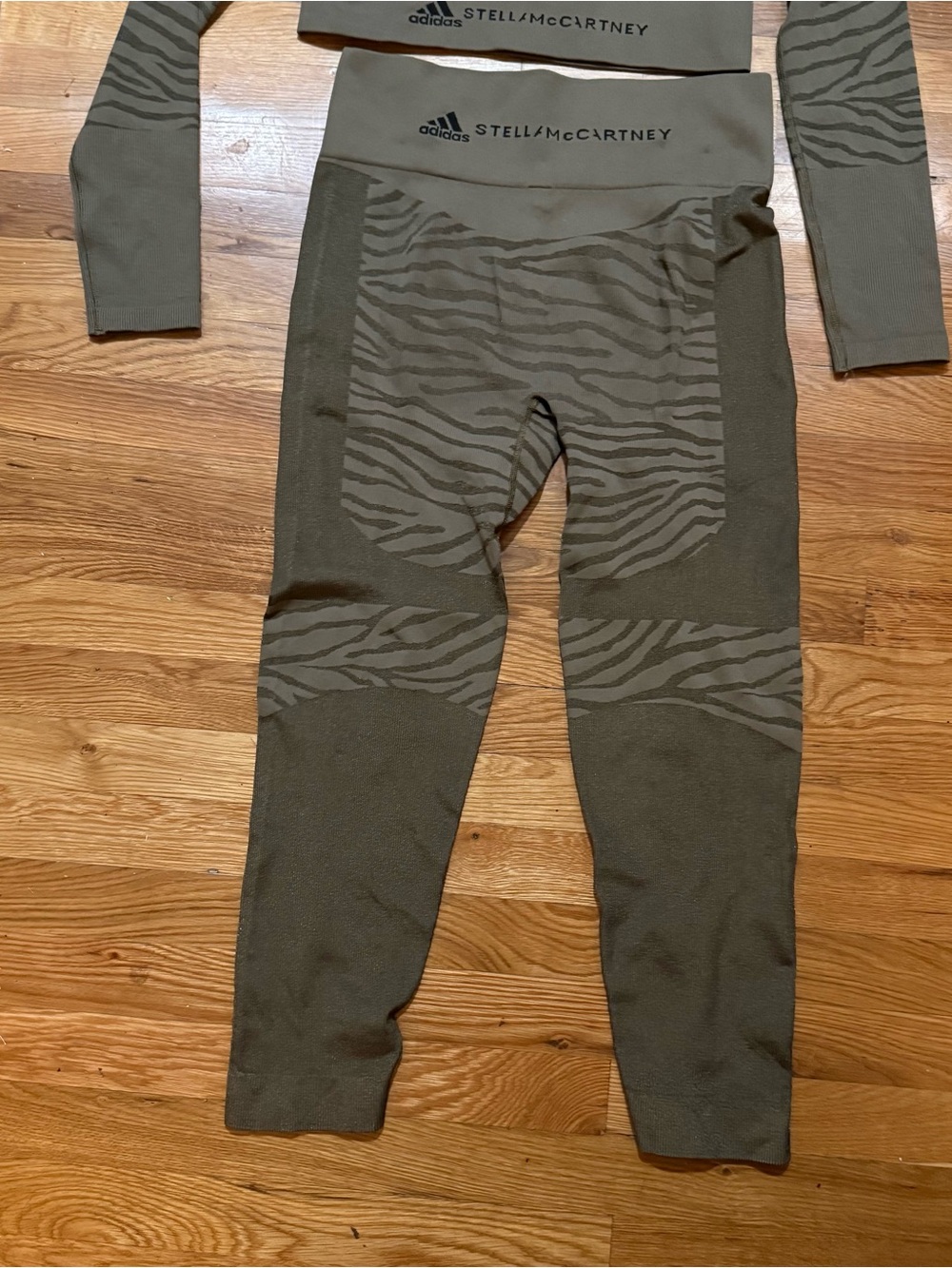 adidas Stella McCartney Olive Zebra Active Set - Picture 2 of 5